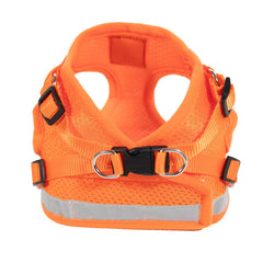 The Fat Cat Travel Cat Leash clip swivels for smooth, controlled movement.