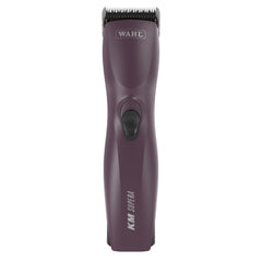 Wahl Pro Animal KM Supera battery-indicator clipper for uninterrupted grooming sessions.