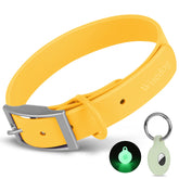 Wisedog waterproof dog collar close-up highlighting soft rubber coating for durability.