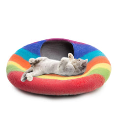 Woolygon foldable cat hideaway demonstrates portable, space-saving design.