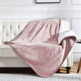 Yaning waterproof blanket on bed showing leak protection for pets.