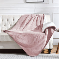 Yaning waterproof blanket on bed showing leak protection for pets.