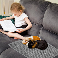 Ysglory guinea pig cage liner green offers a cozy, moisture-wicking surface.
