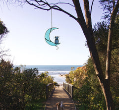 ZUAJITER cat memorial hanging features hand-cut glass and copper foil for artisanal appeal