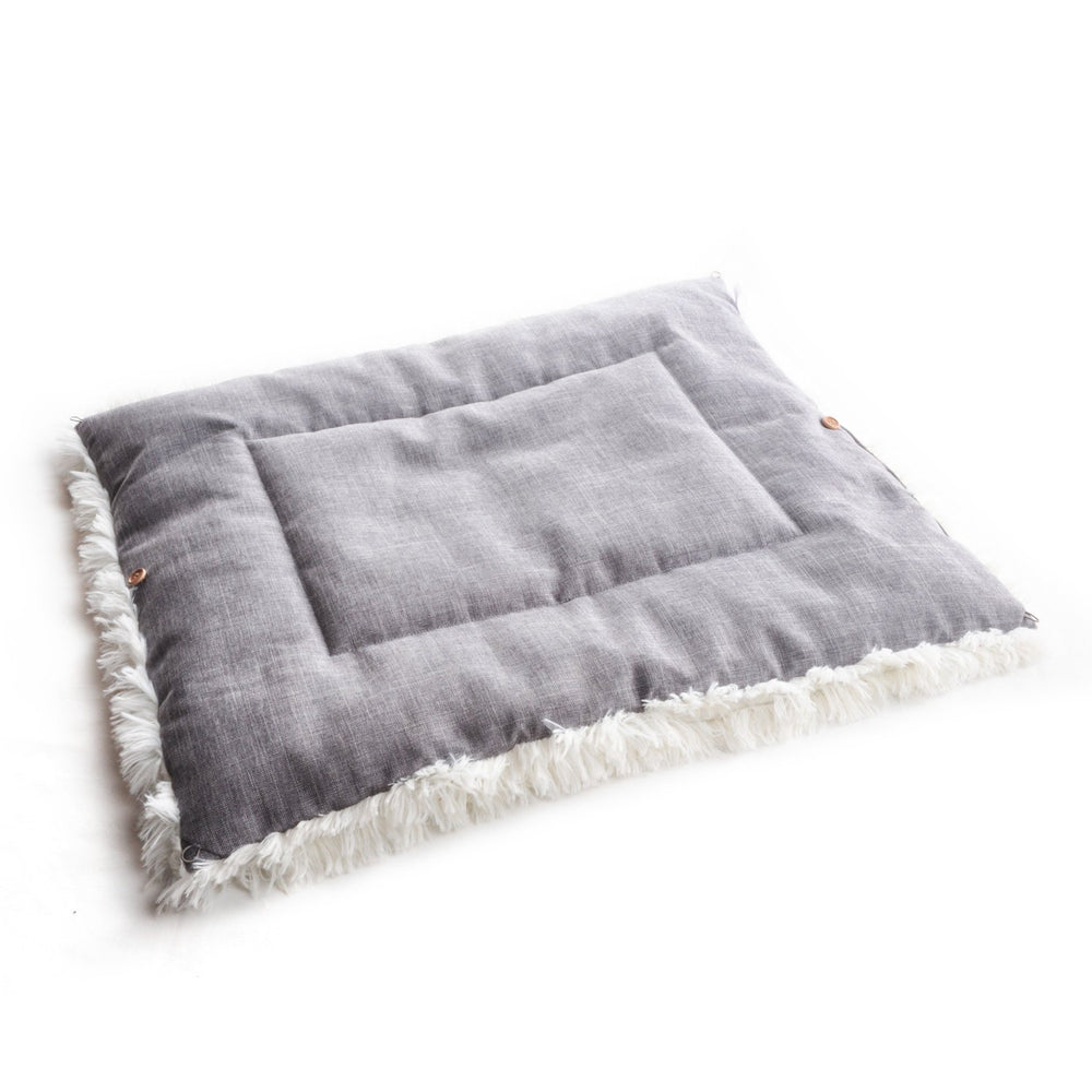 4CLAWS furry pet bed mat offers 24x20 size and 15-inch bed when folded