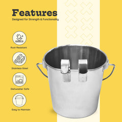 Aaspire Pets 1-quart capacity clearly marked for small-pet feeding or hydration on the go.