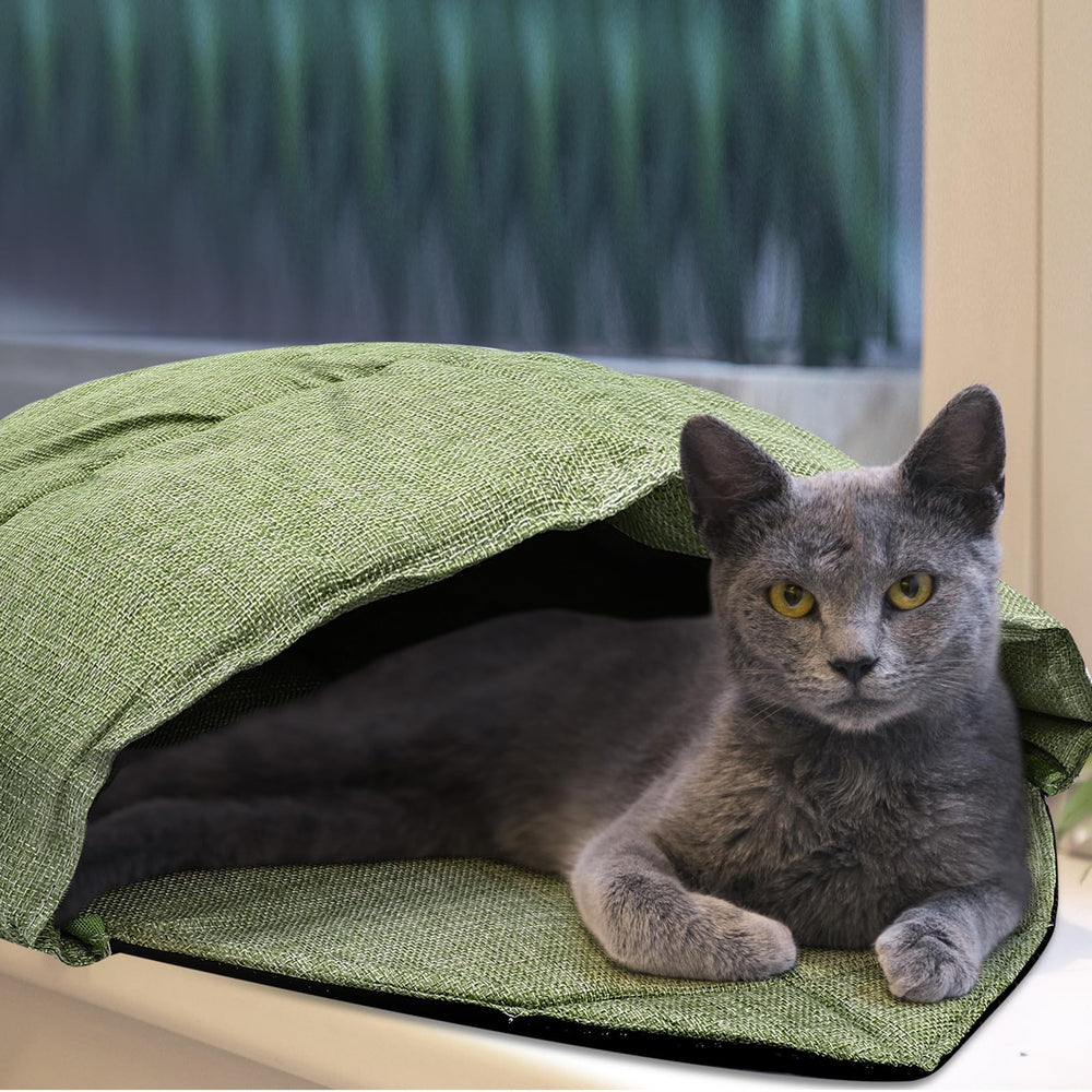 AceOrbit cat bed washable label indicates easy cleaning and reuse