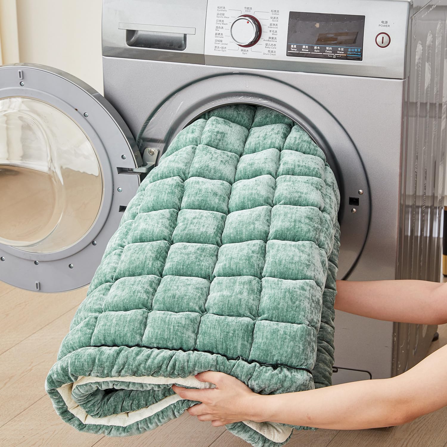 AEEISHOMEREFORM machine-washable chenille cover emphasizes easy cleaning.