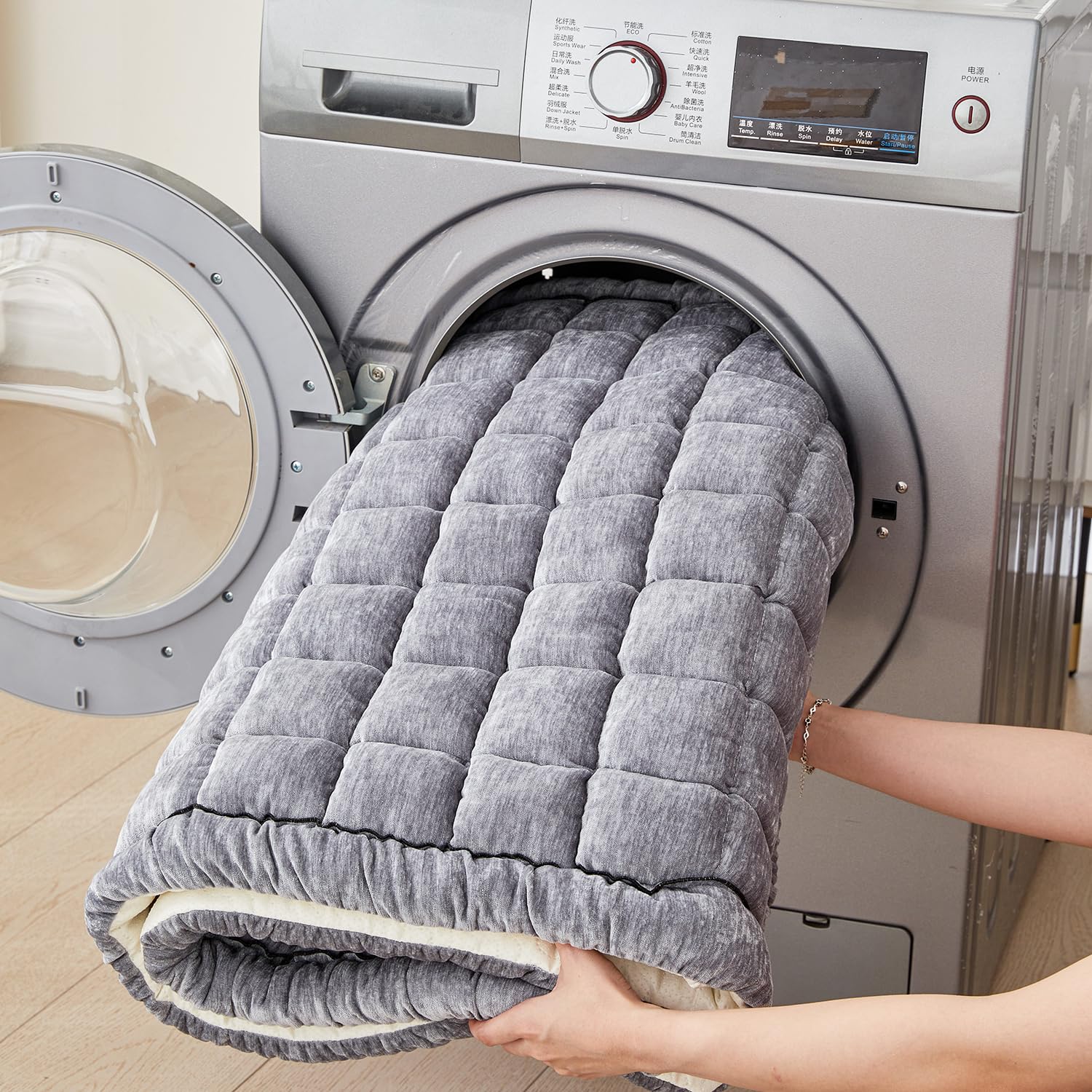 AEEISHOMEREFORM pet mat plush interior prevents shifting during travel