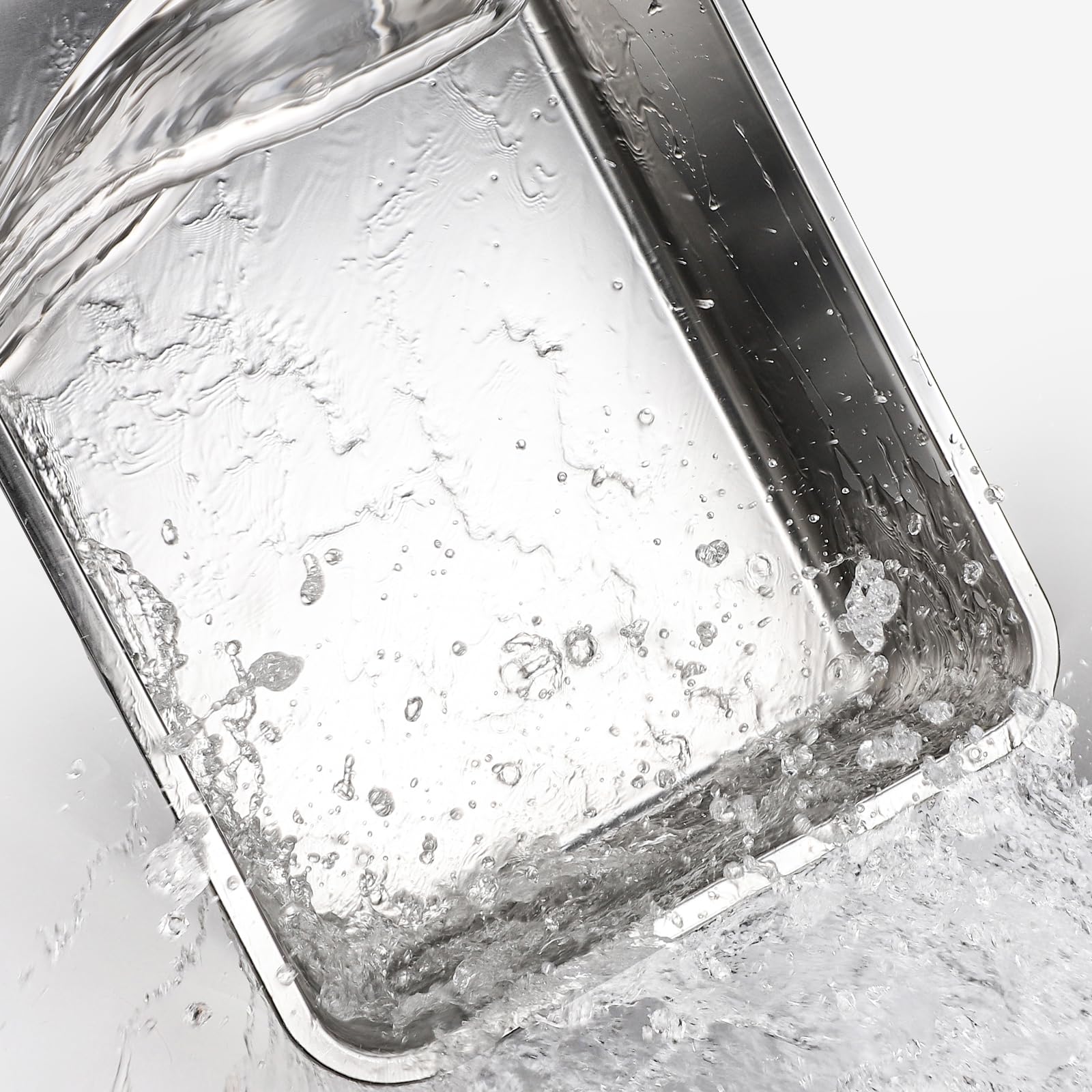 AIPERRO seamless stainless design reduces odor and simplifies cleaning.