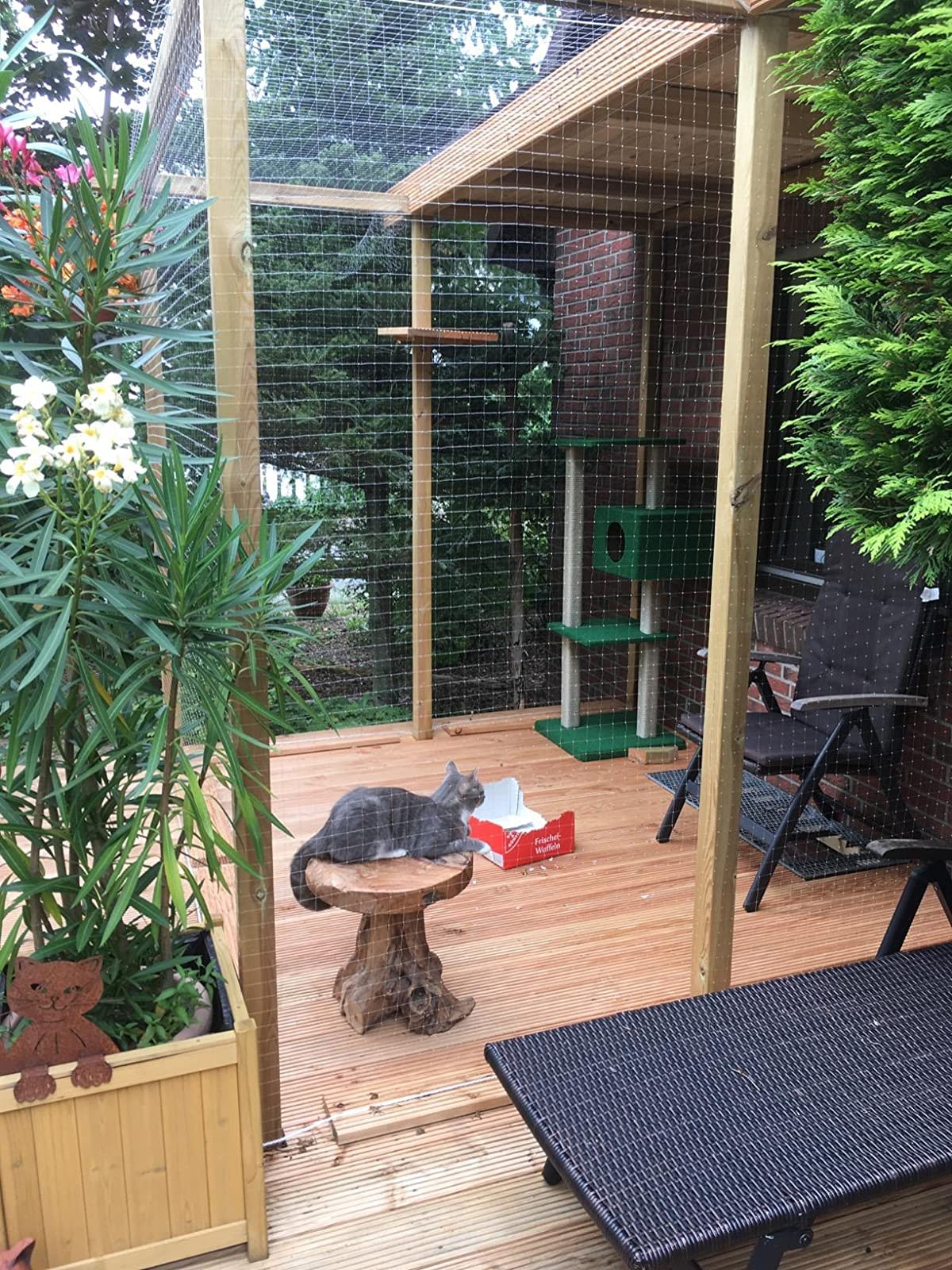 AIYGO cat balcony netting lightweight nylon blends with surroundings while guarding pets