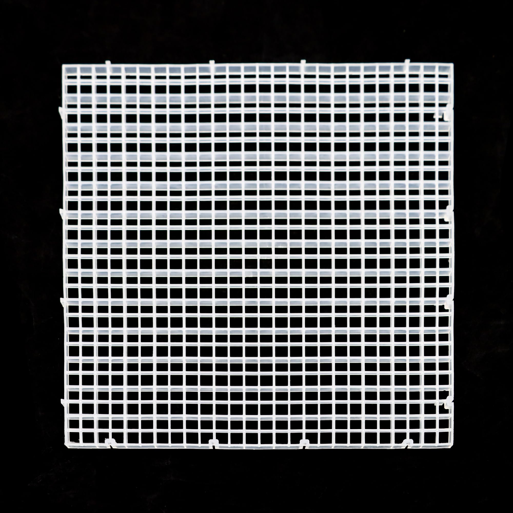 ALEGI plastic egg crate detail shows crop-and-connect capability for custom layouts.