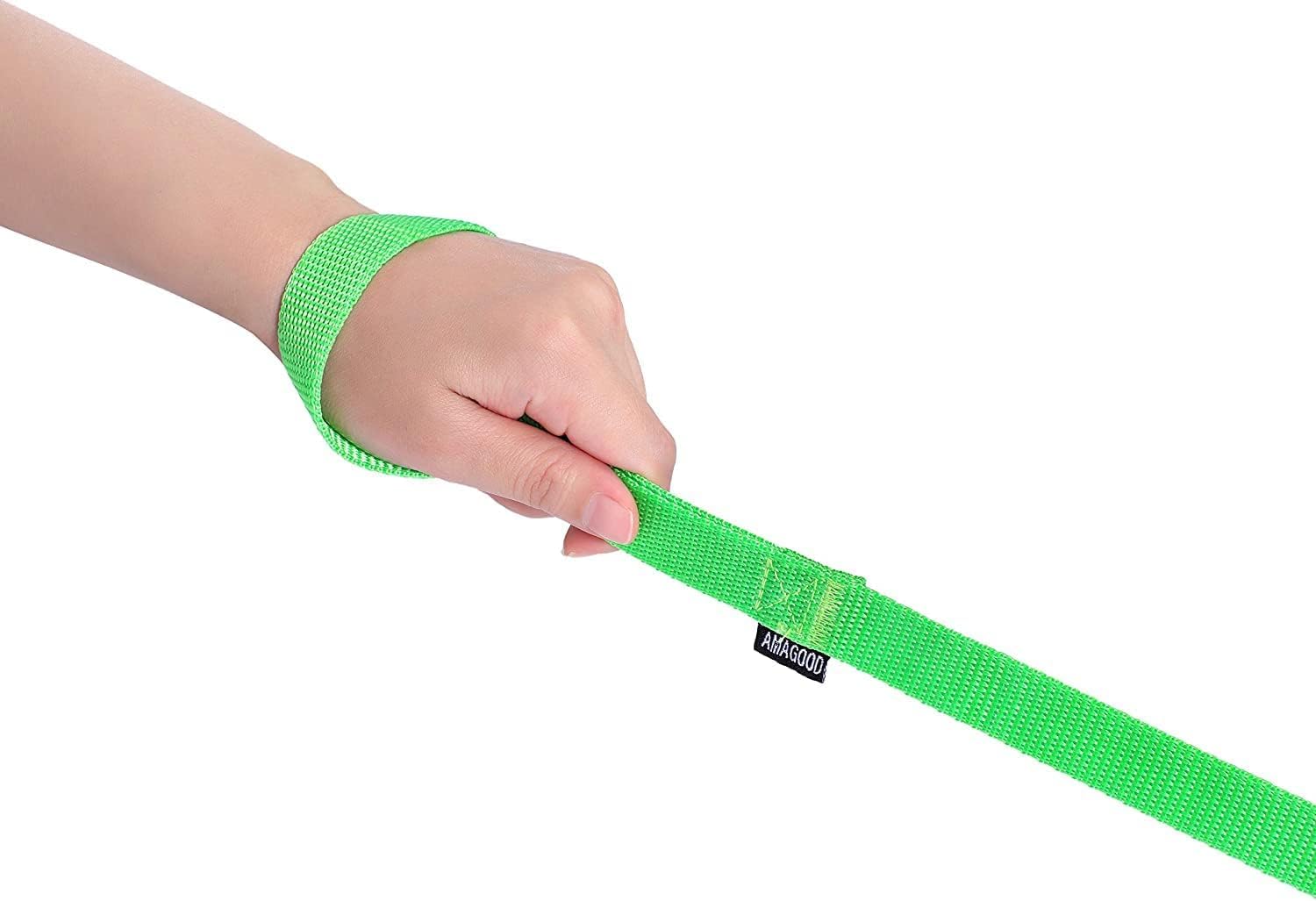 AMAGOOD non-absorbent material keeps leash light in rain.