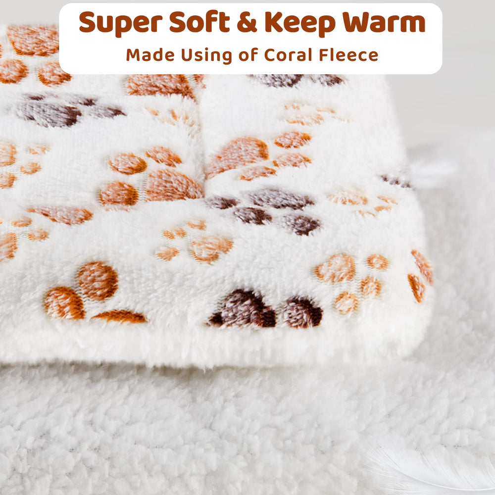 Amakunft Guinea Pig Bed Mat Size M focuses on compact sleep area for small pets.