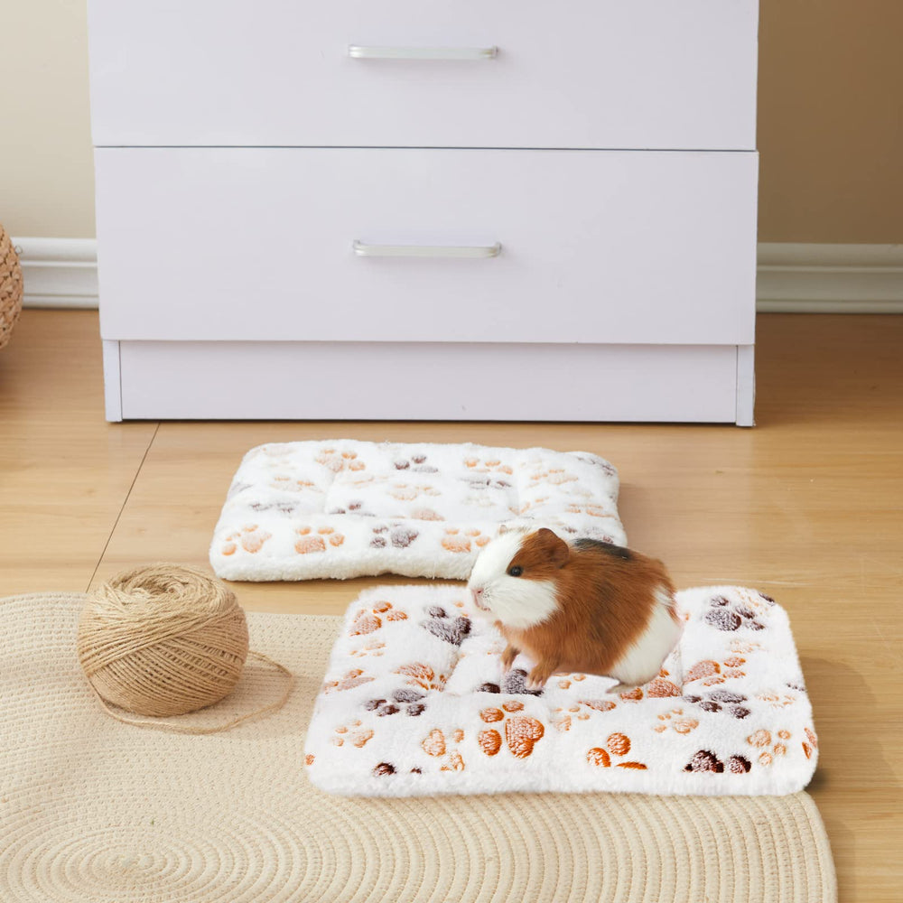 Amakunft Guinea Pig Bed Mat Soft Cotton closeup highlights plush comfort.