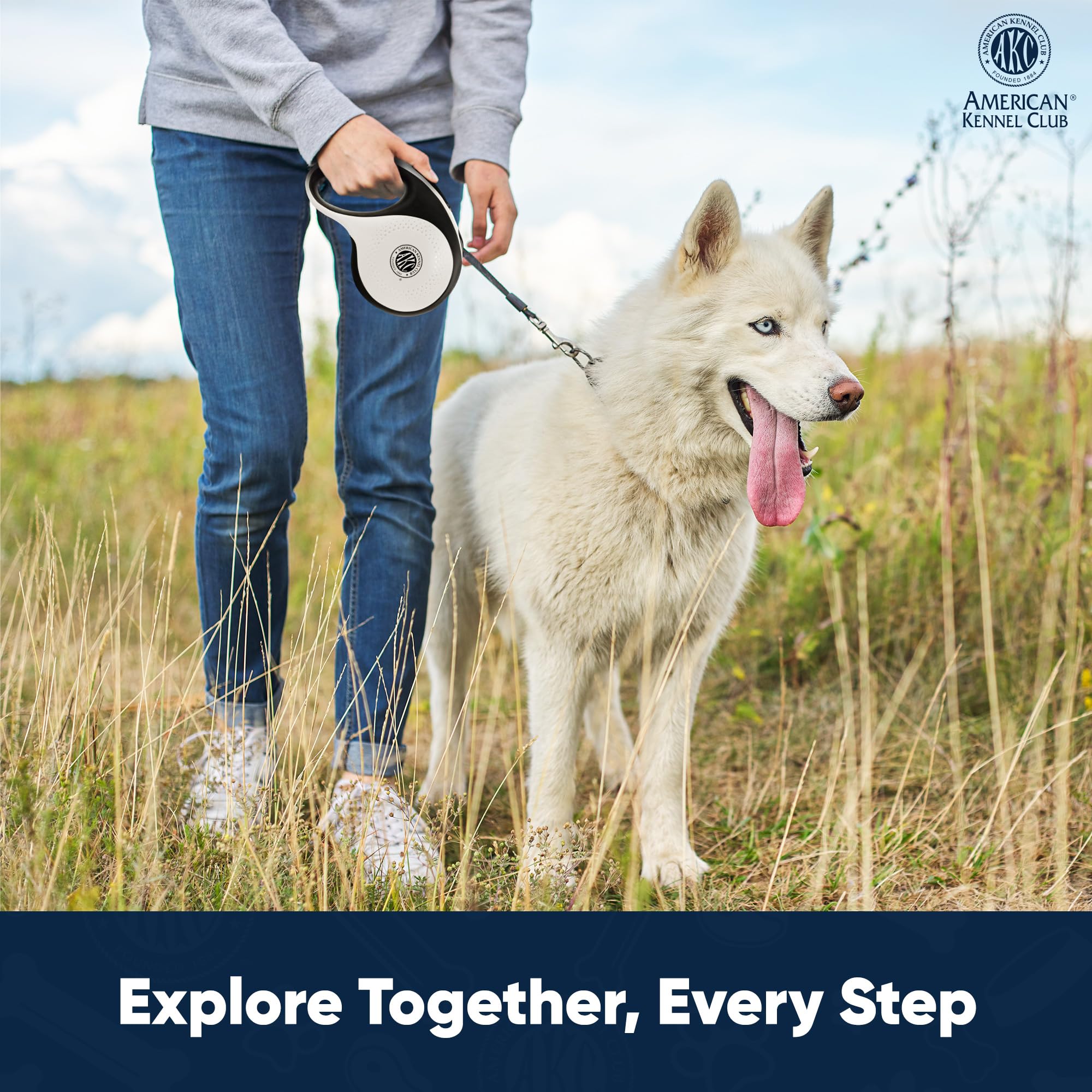 American Kennel Club retractable leash durability in rugged outdoor sessions for long hikes and daily strolls.