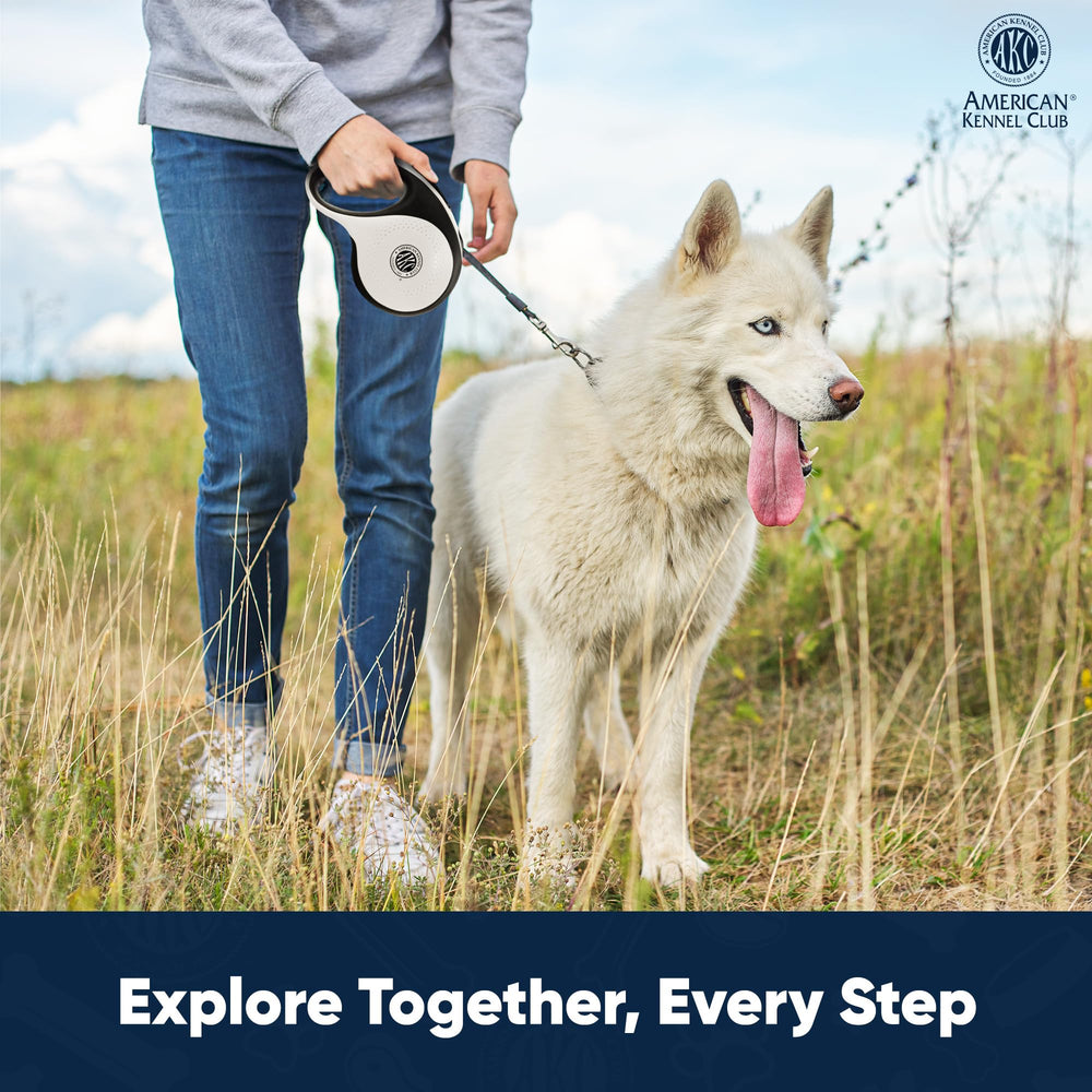 American Kennel Club retractable leash durability in rugged outdoor sessions for long hikes and daily strolls.