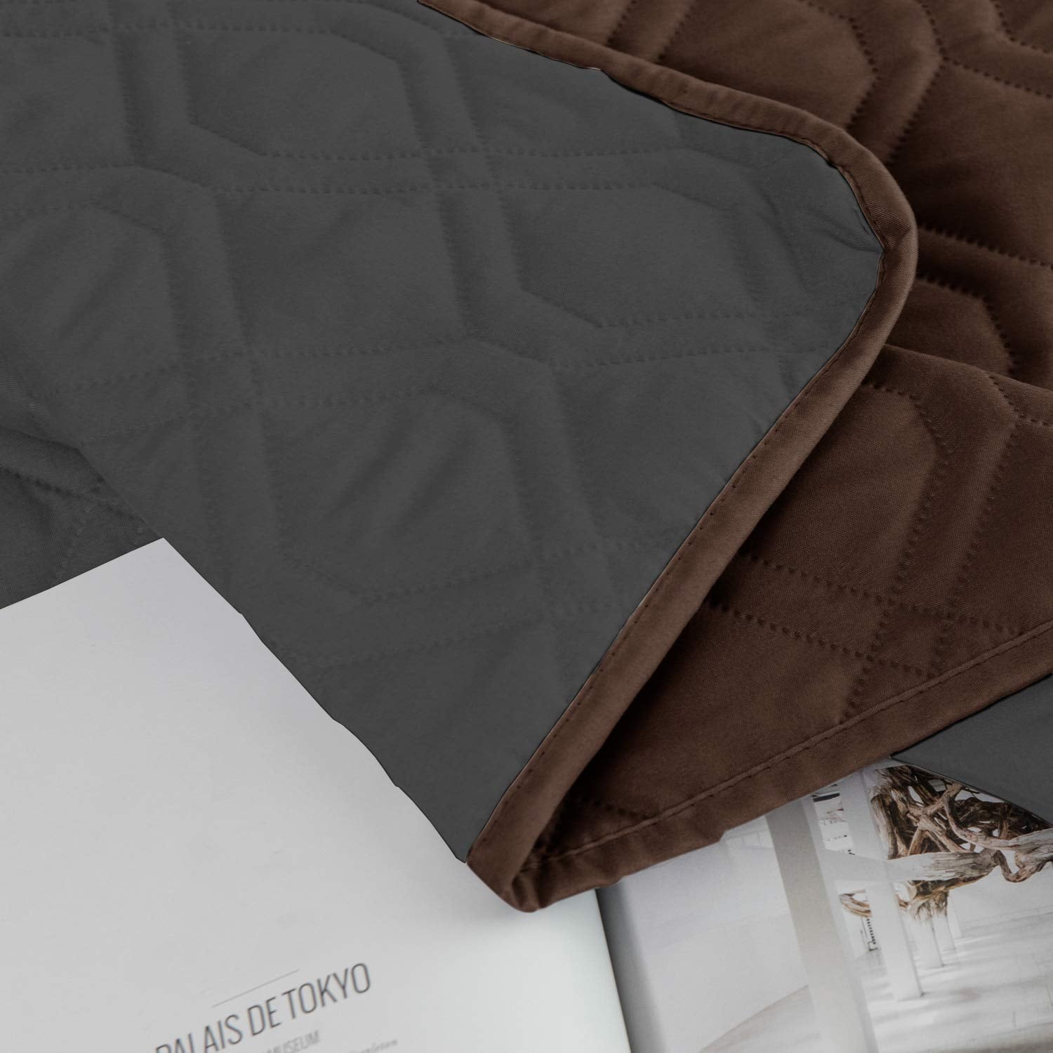 Ameritex soft luxury blanket close-up highlighting cozy pet comfort.