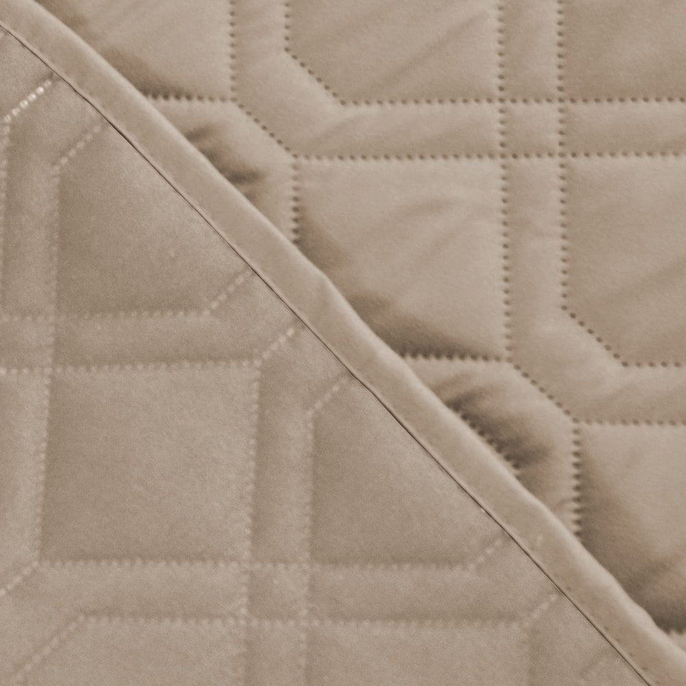Ameritex easy-care blanket ideal for busy homes