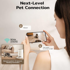 Amicura F1 PRO night vision view enables watching meals in dim light.