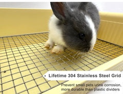 Amlmpet deepened tray enables easy cleaning with wood chips for absorption.