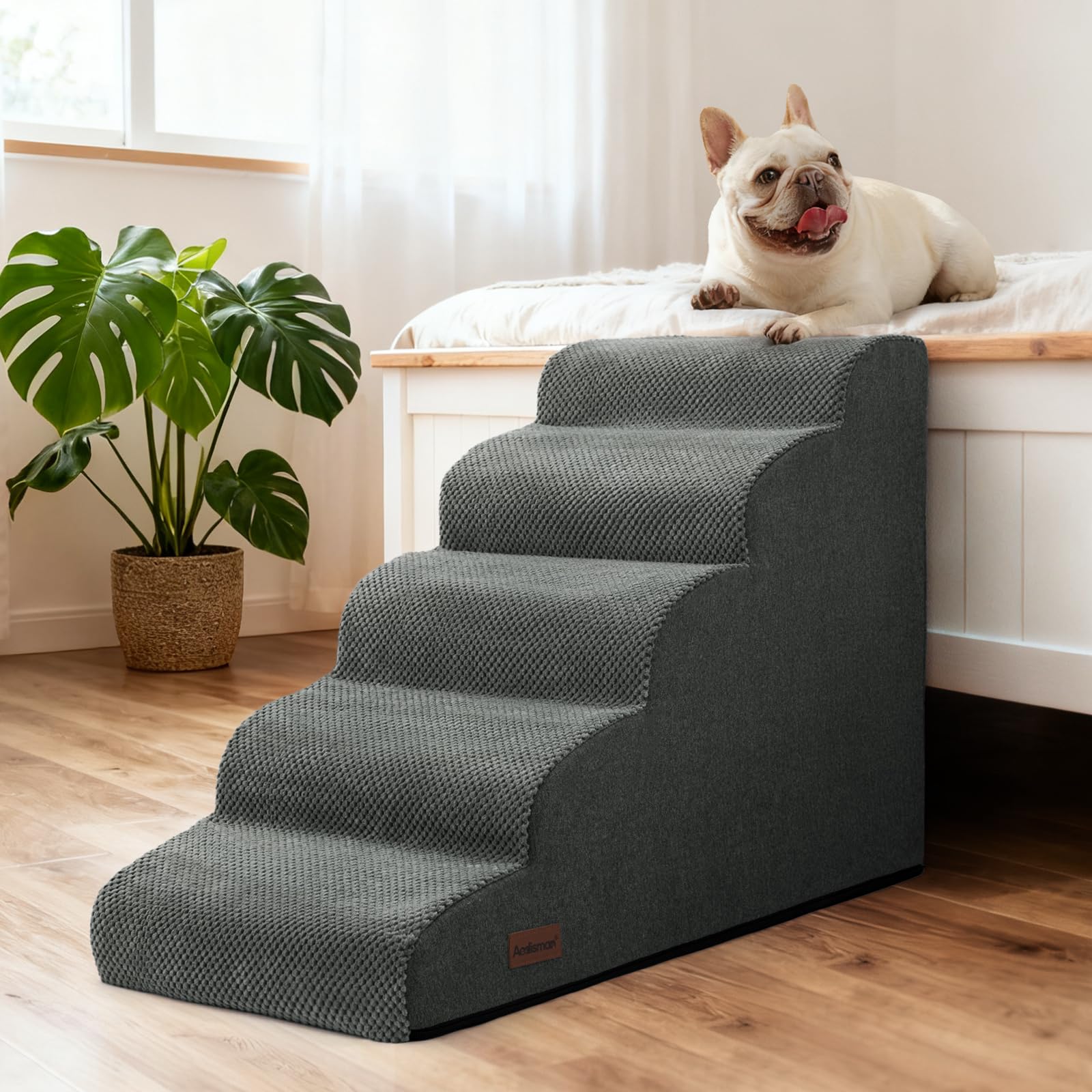 Aodisman anti-slip ramp boosts safety as pets climb with confidence.
