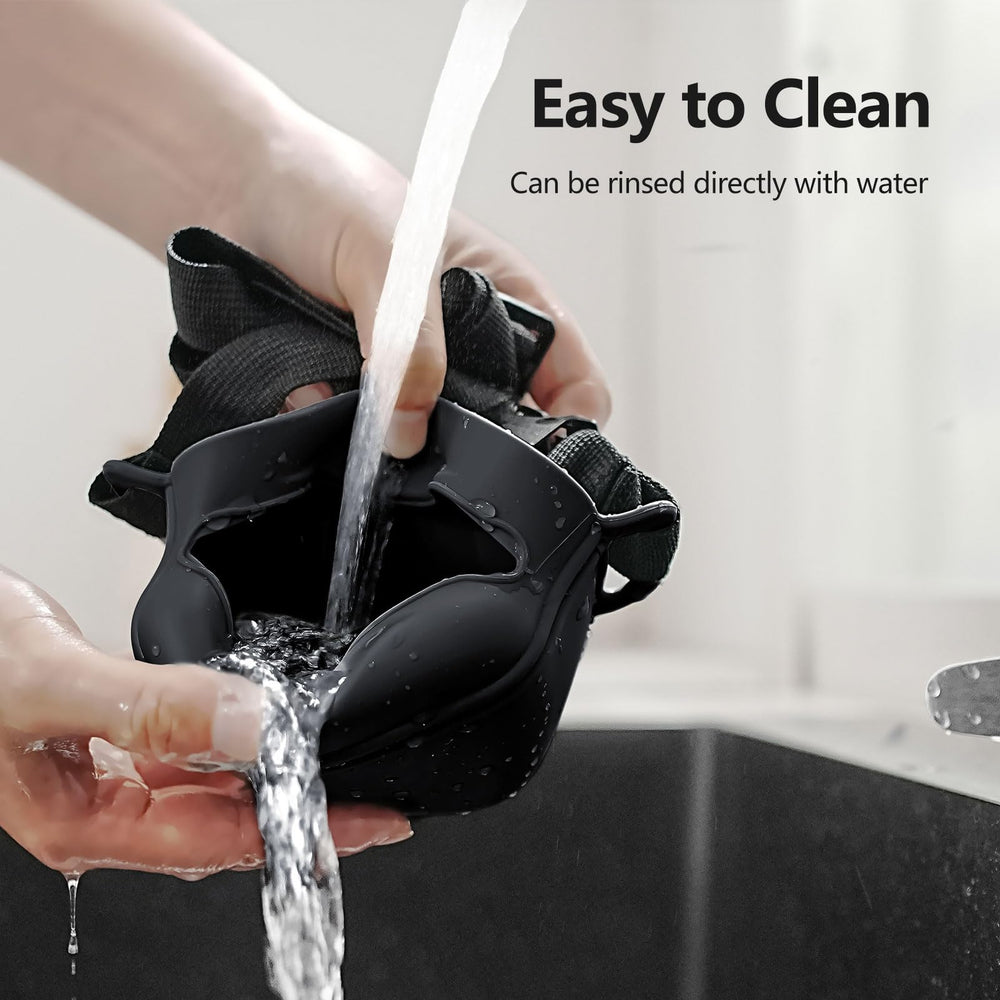AOKLANT silicone waterproof material pouch resists wet conditions for treats.