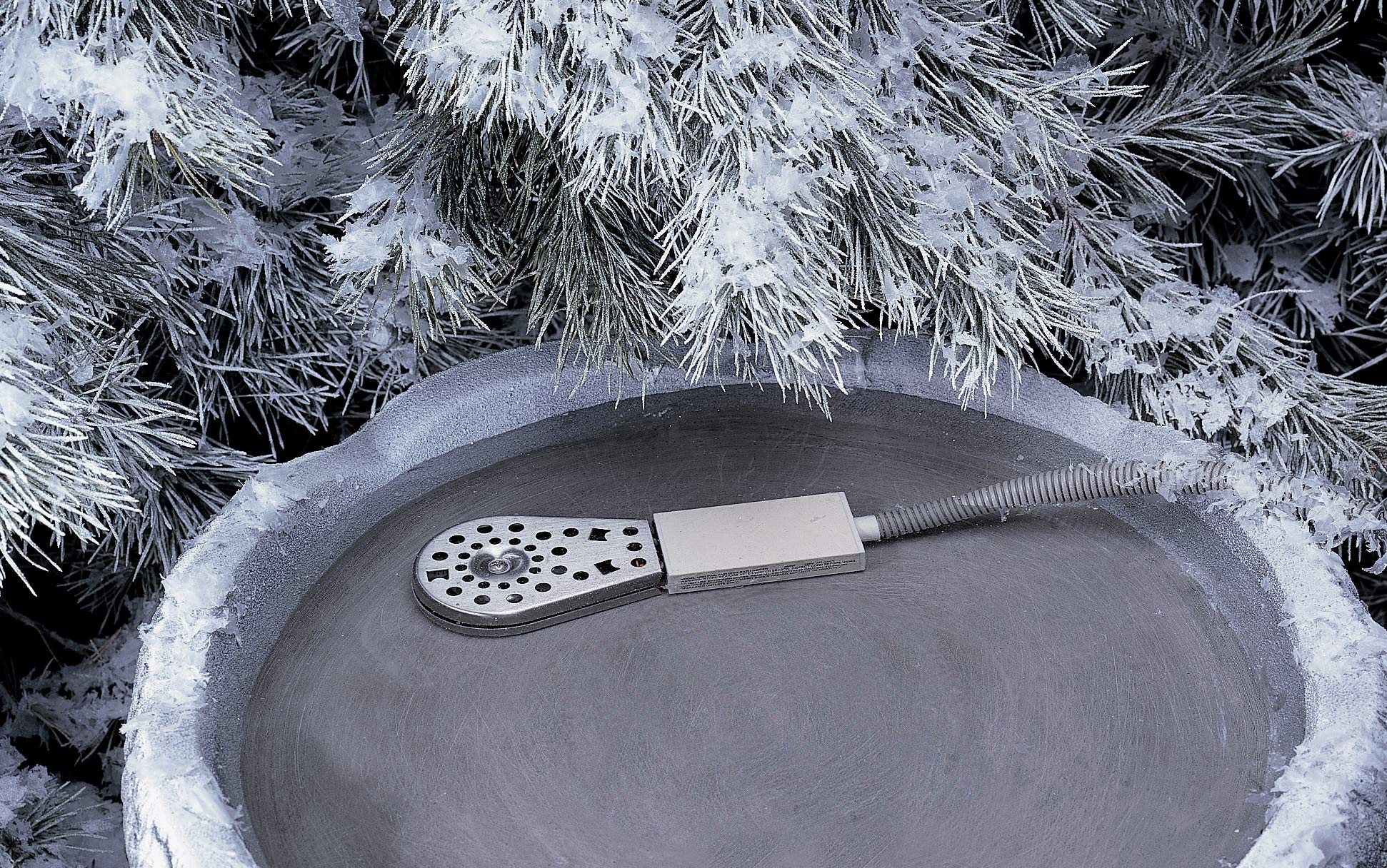 API® Utility Bucket De-Icer in water bucket demonstrates reliable energy-saving operation.