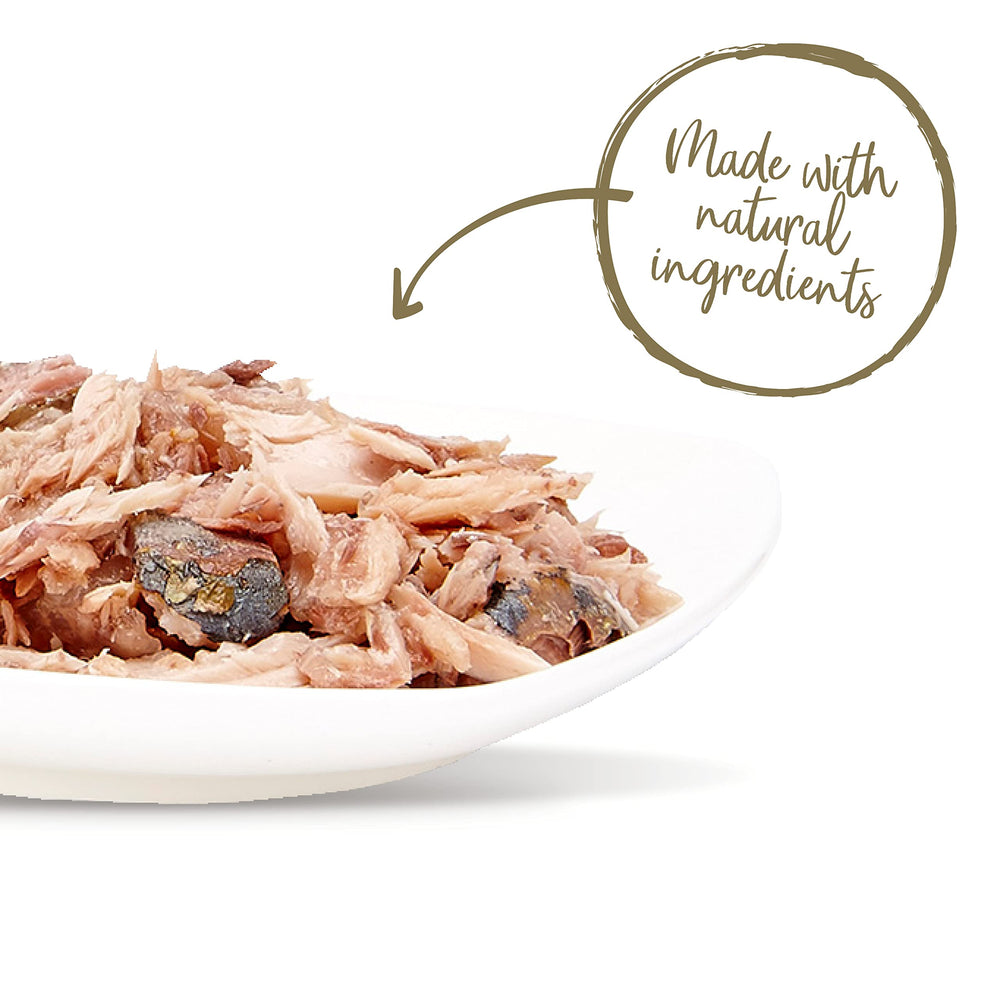 Applaws natural wet cat food pot highlights sardine and mackerel in broth.