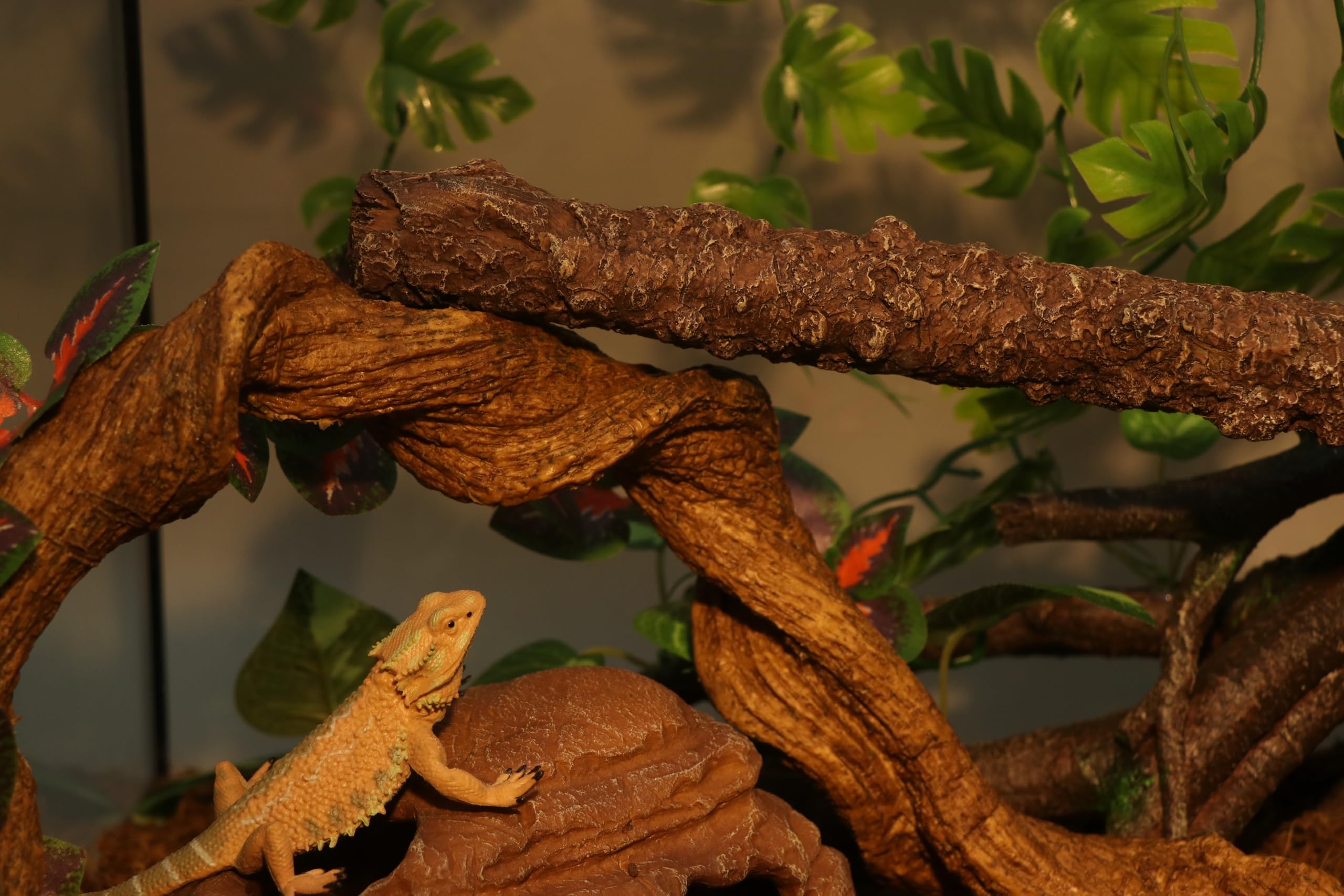 AQUA KT corner tree branch side view demonstrates compact design for small reptile habitats.