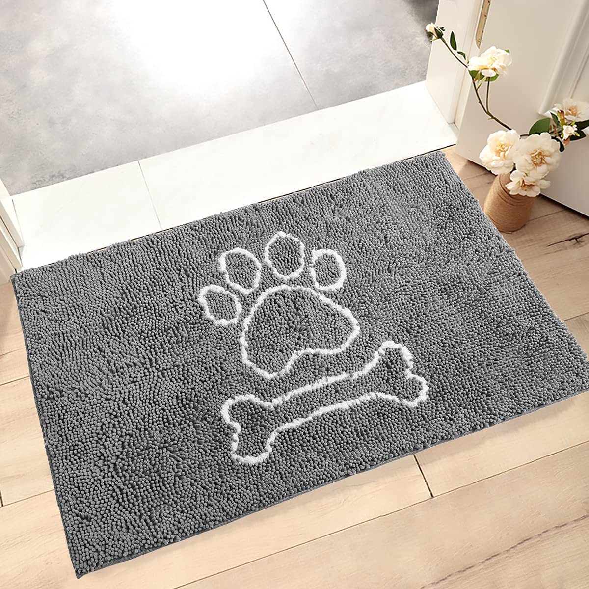 AROGAN easy-clean doormat is machine washable after pet visits