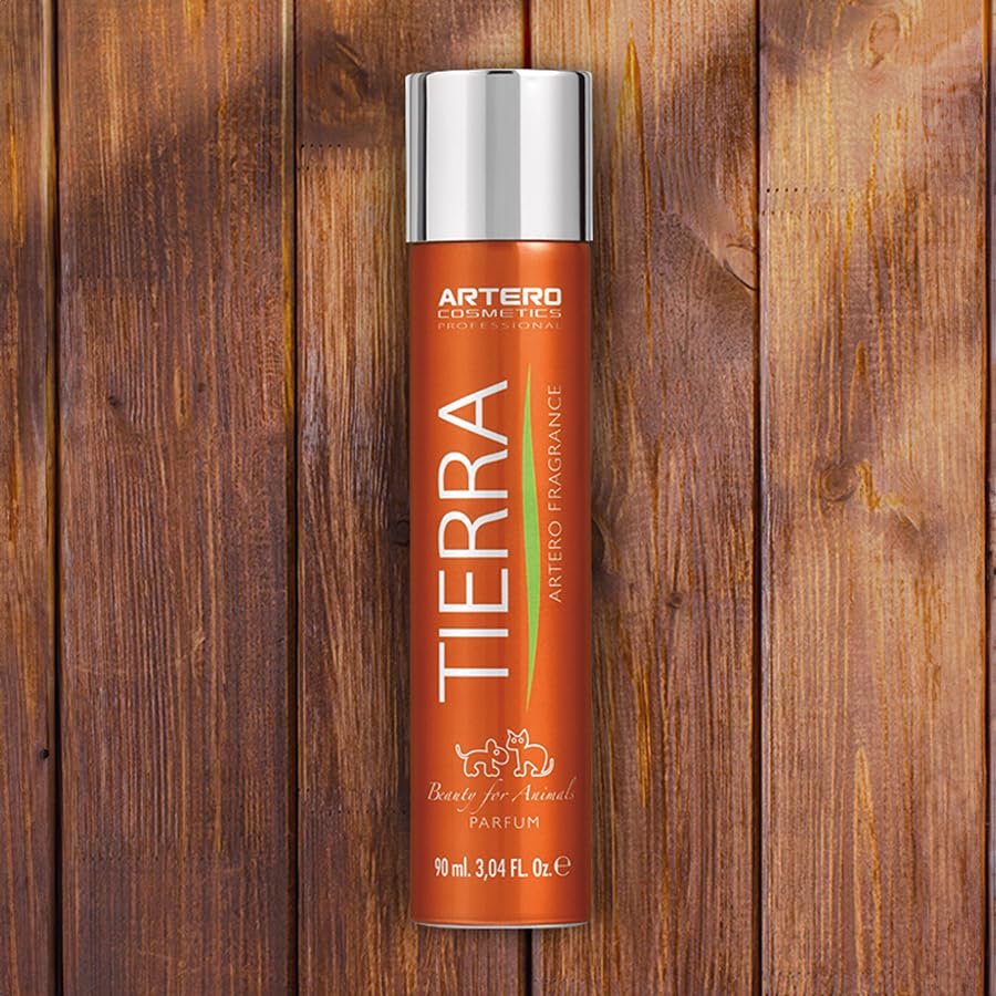 Artero Tierra spray application for pets after bath deodorizing.