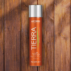 Artero Tierra spray application for pets after bath deodorizing.