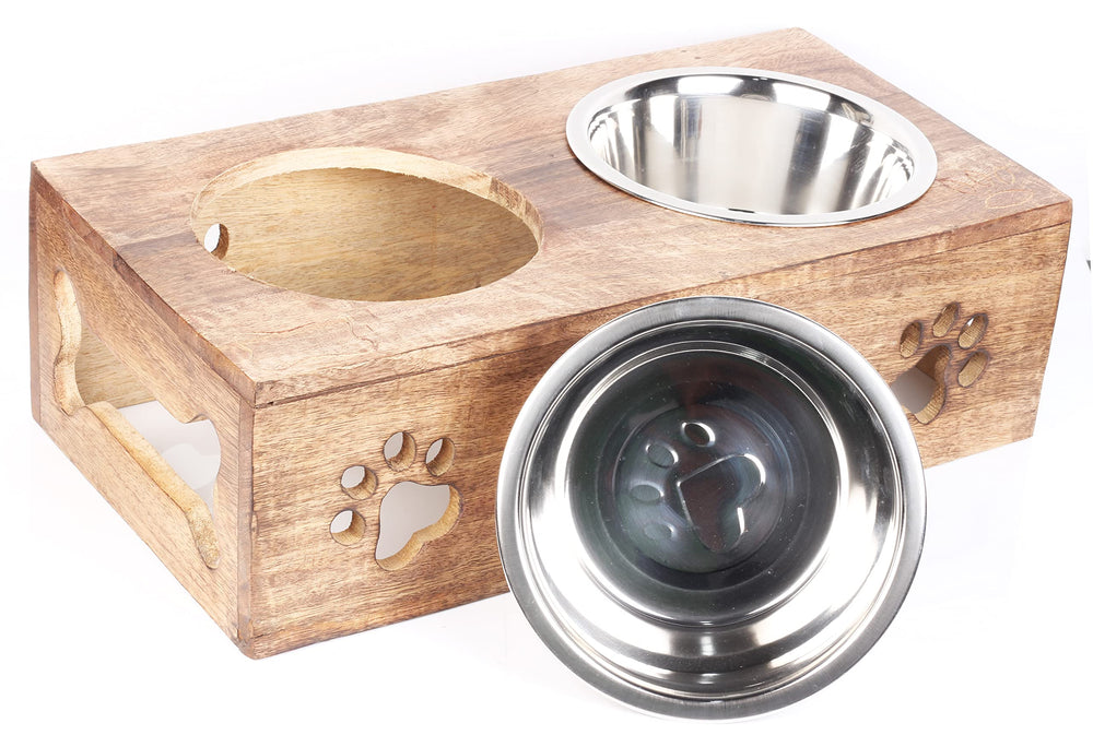 ARTISENIA Paw Design close-up highlights stainless steel bowls and wood grain.