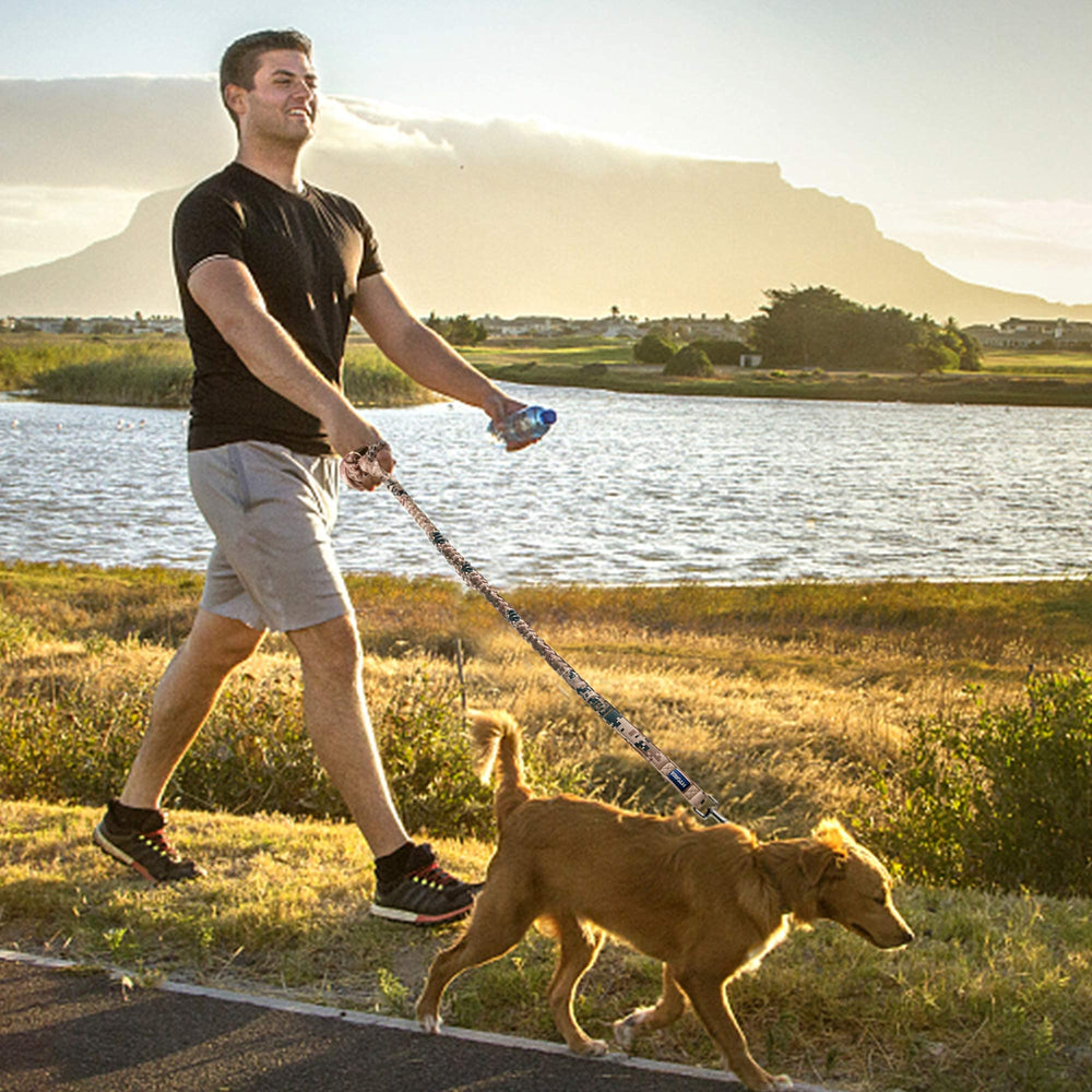 AUROTH reflective stitching on leash for night visibility