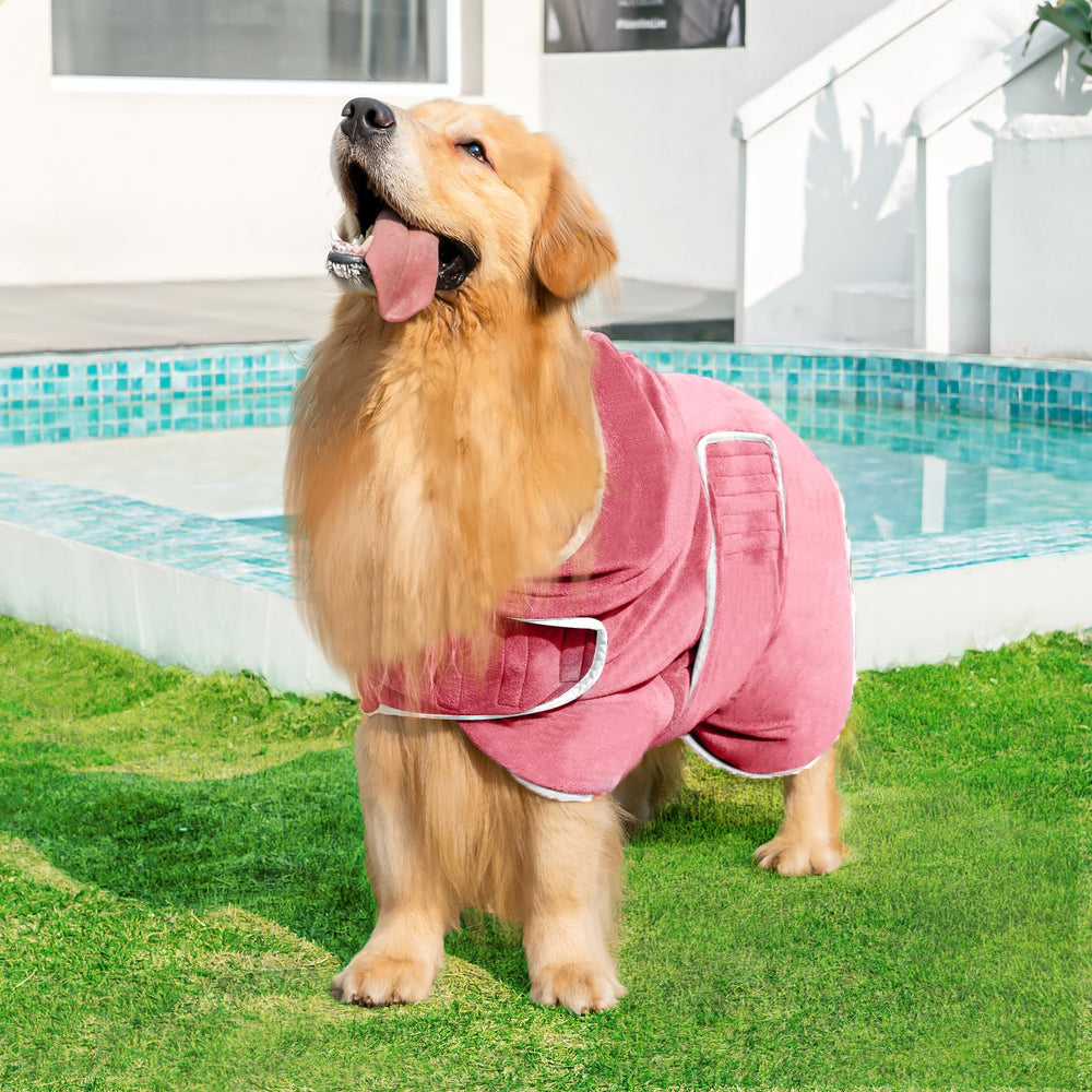 Avont Dog Bathrobe XXL ultra-absorbent microfiber in action.