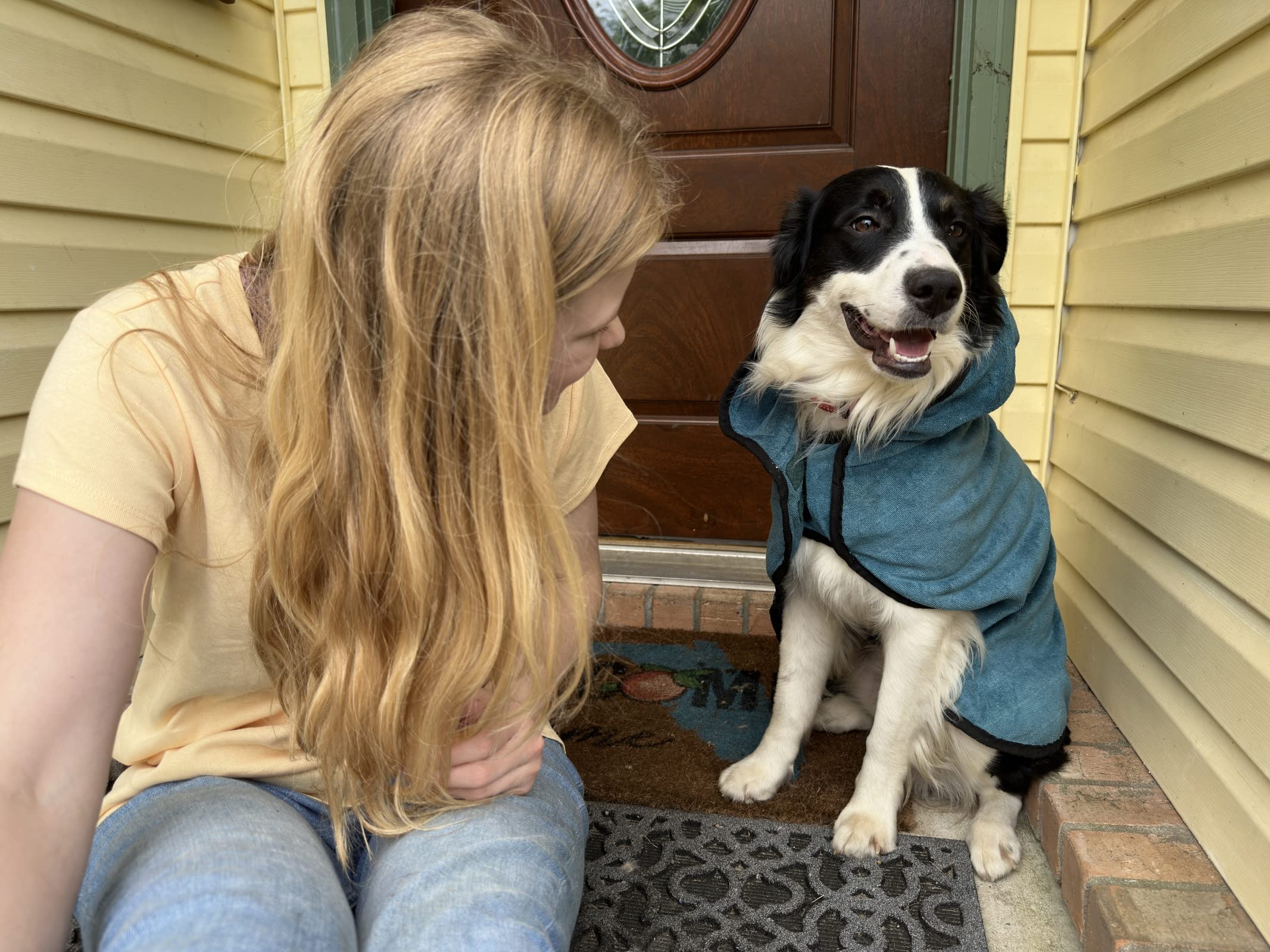 Avont dog bathrobe warm-winter use helps dogs stay cozy after rainy walks.