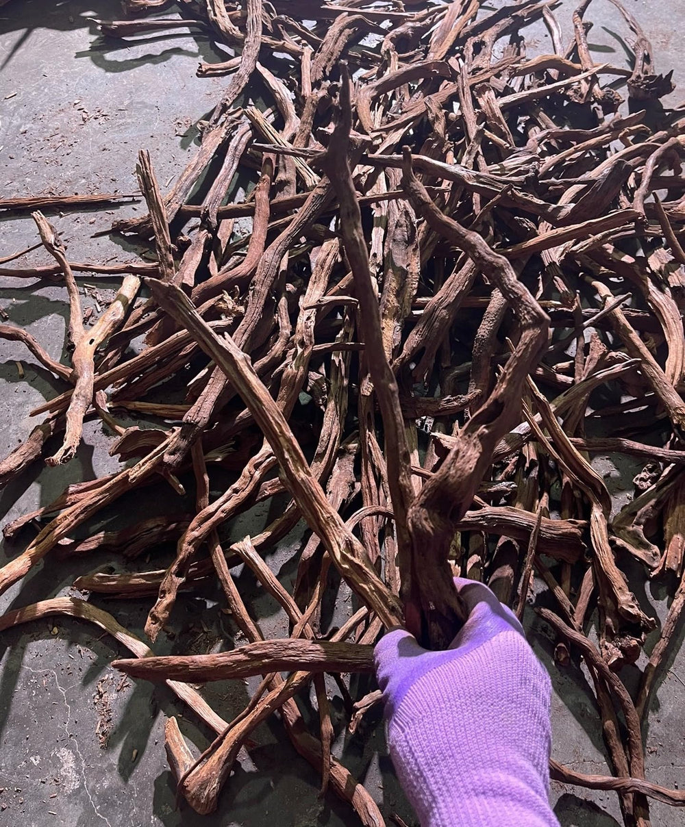 AWXZOM package shows 2.2lb of branches ideal for aquascaping and reptile tanks.