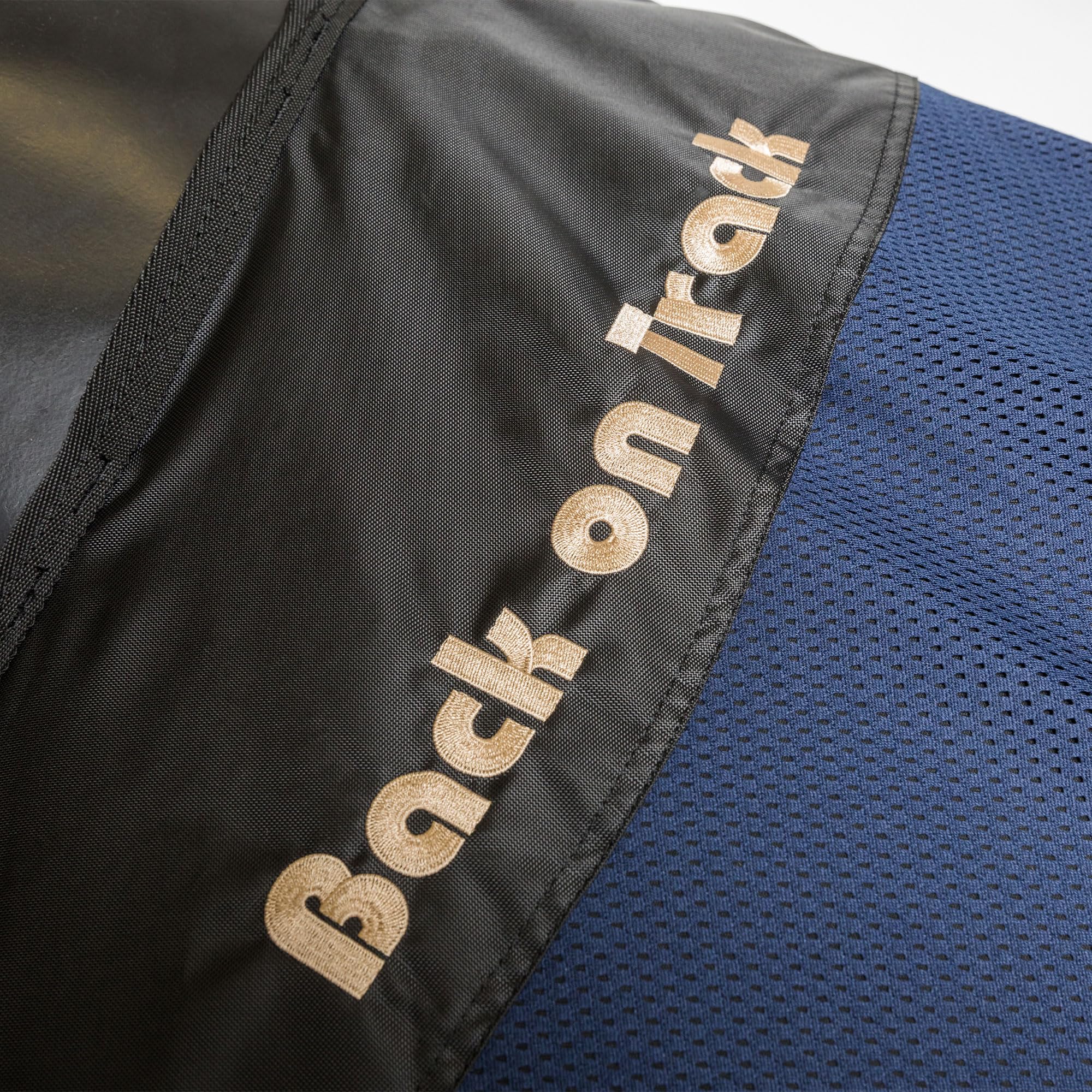 Back on Track Royal Mesh Sheet Welltex detail emphasizes warmth with light airflow