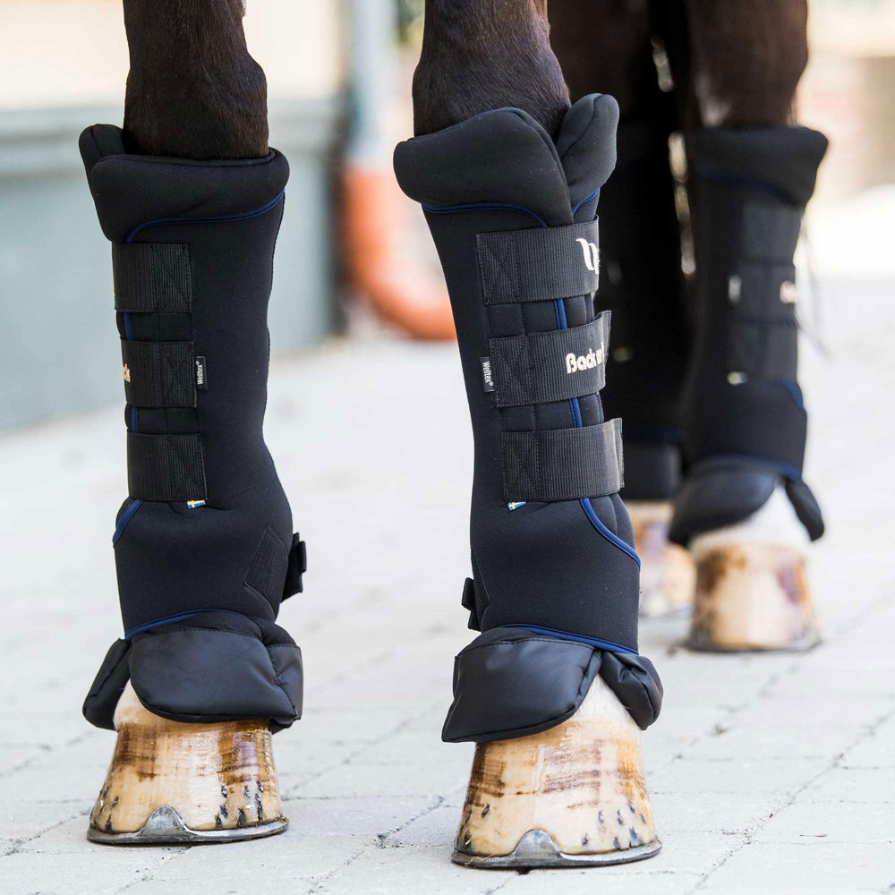 Back on Track Royal Quick Wraps Deluxe navy 18in anatomically correct fit supports tendons.