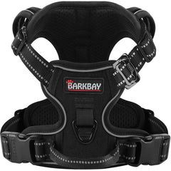 BARKBAY harness with front attachment supports gentle steering during walks.