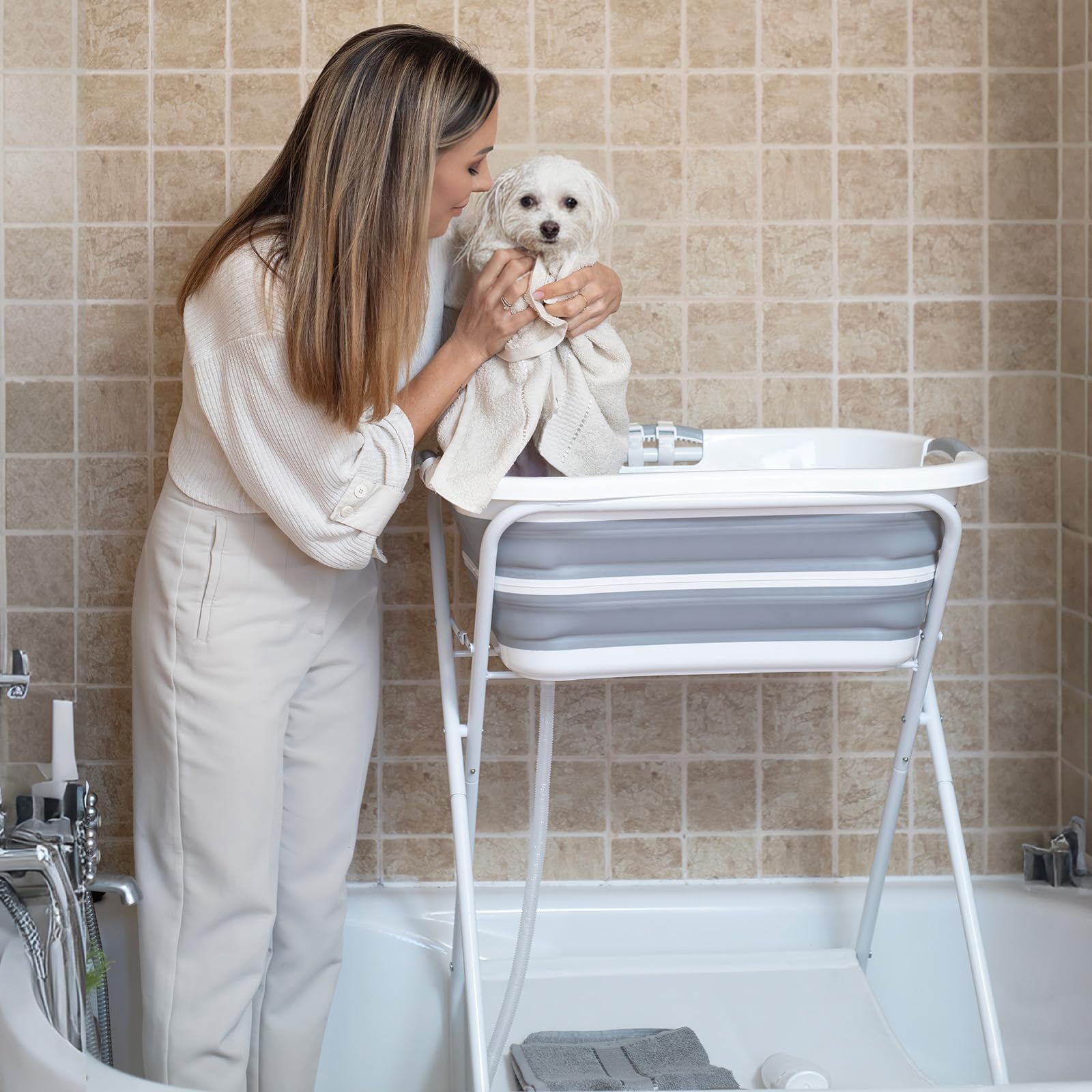 Beberoad Pets elevated bathing height reduces back strain during grooming sessions.