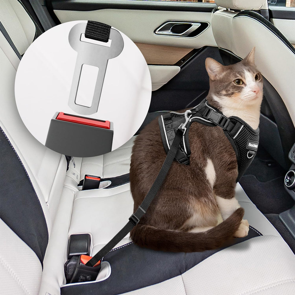 BECHTEL breathable air mesh keeps your cat cool during daily outings.