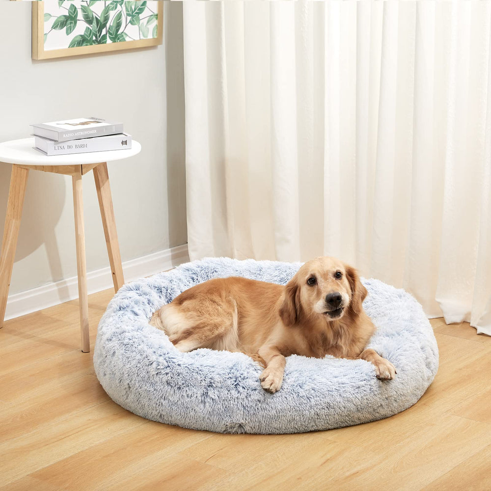 Bedfolks-donut-bed-close-up soft-fluffy-fur highlights plush texture for cozy naps.