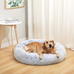Bedfolks-donut-bed-close-up soft-fluffy-fur highlights plush texture for cozy naps.