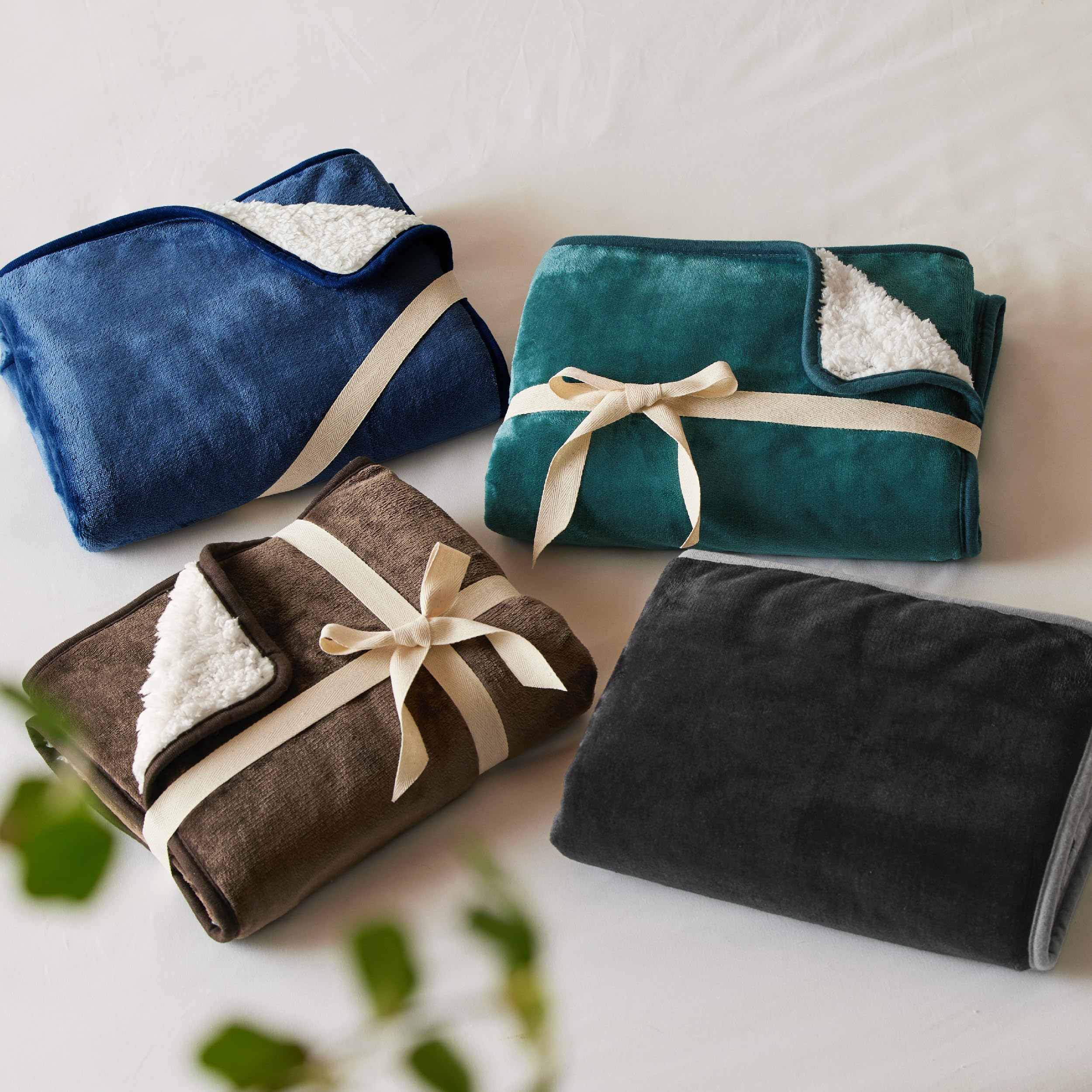 Bedsure cat blanket blue color tone adds calming decor