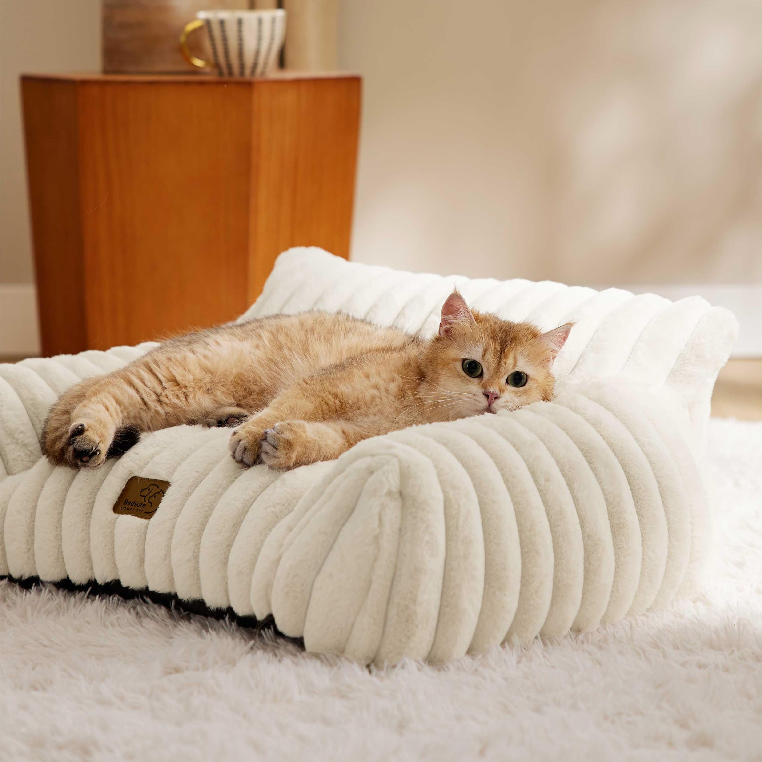 Bedsure indoor pet bed provides a secure, cuddly retreat for cats and small dogs.