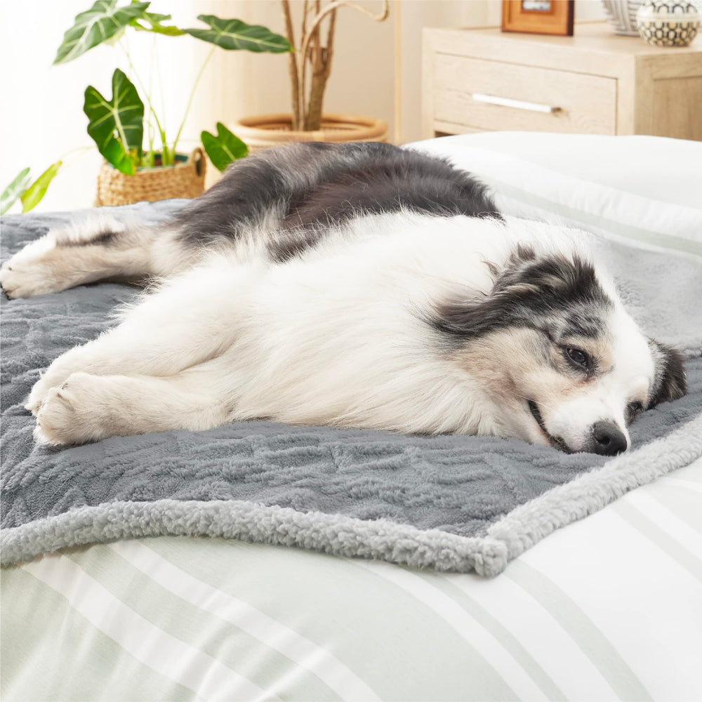 Bedsure dog blanket edge stitch detail demonstrating durability and long wear