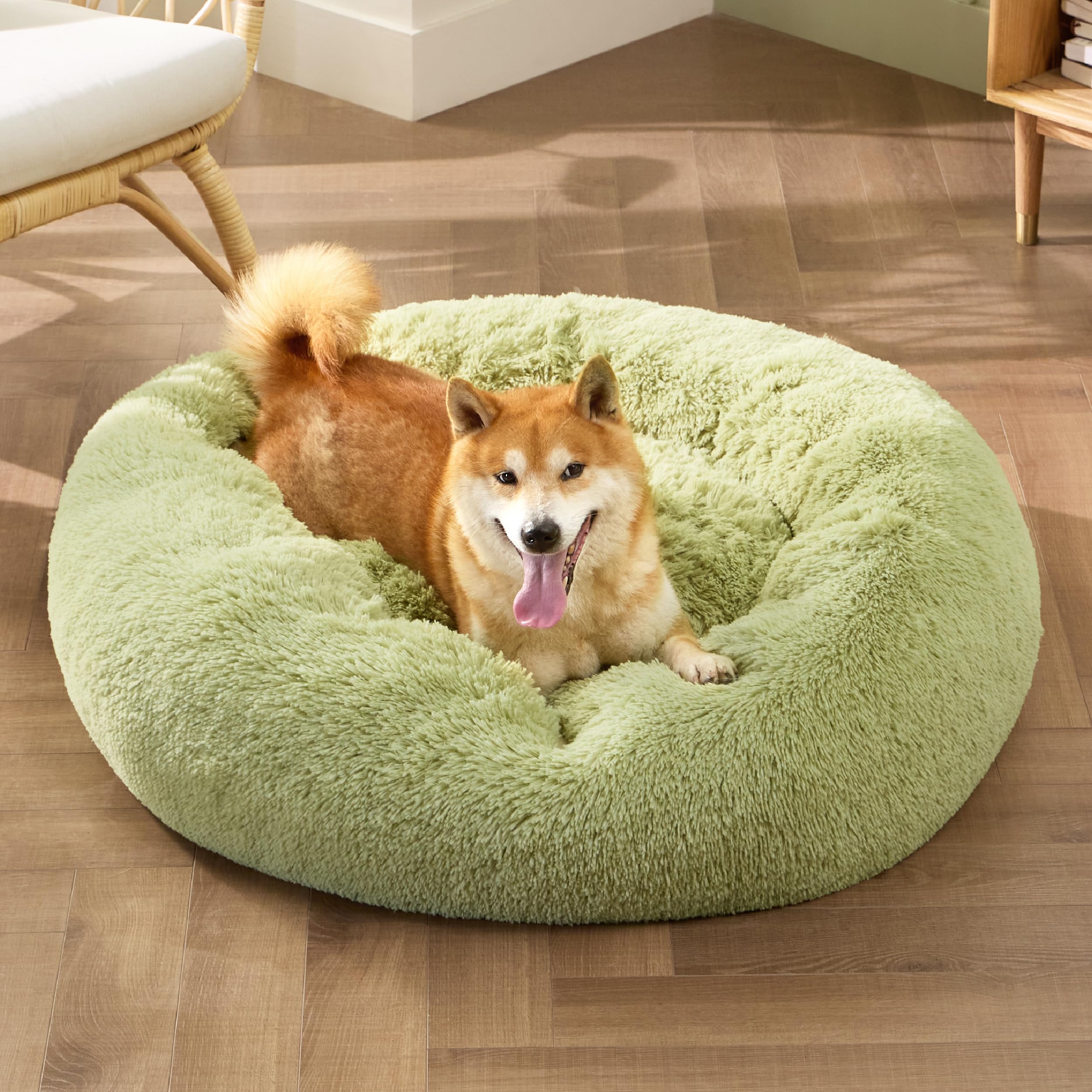 Bedsure donut bed round green plush fabric close-up showcasing soft interior