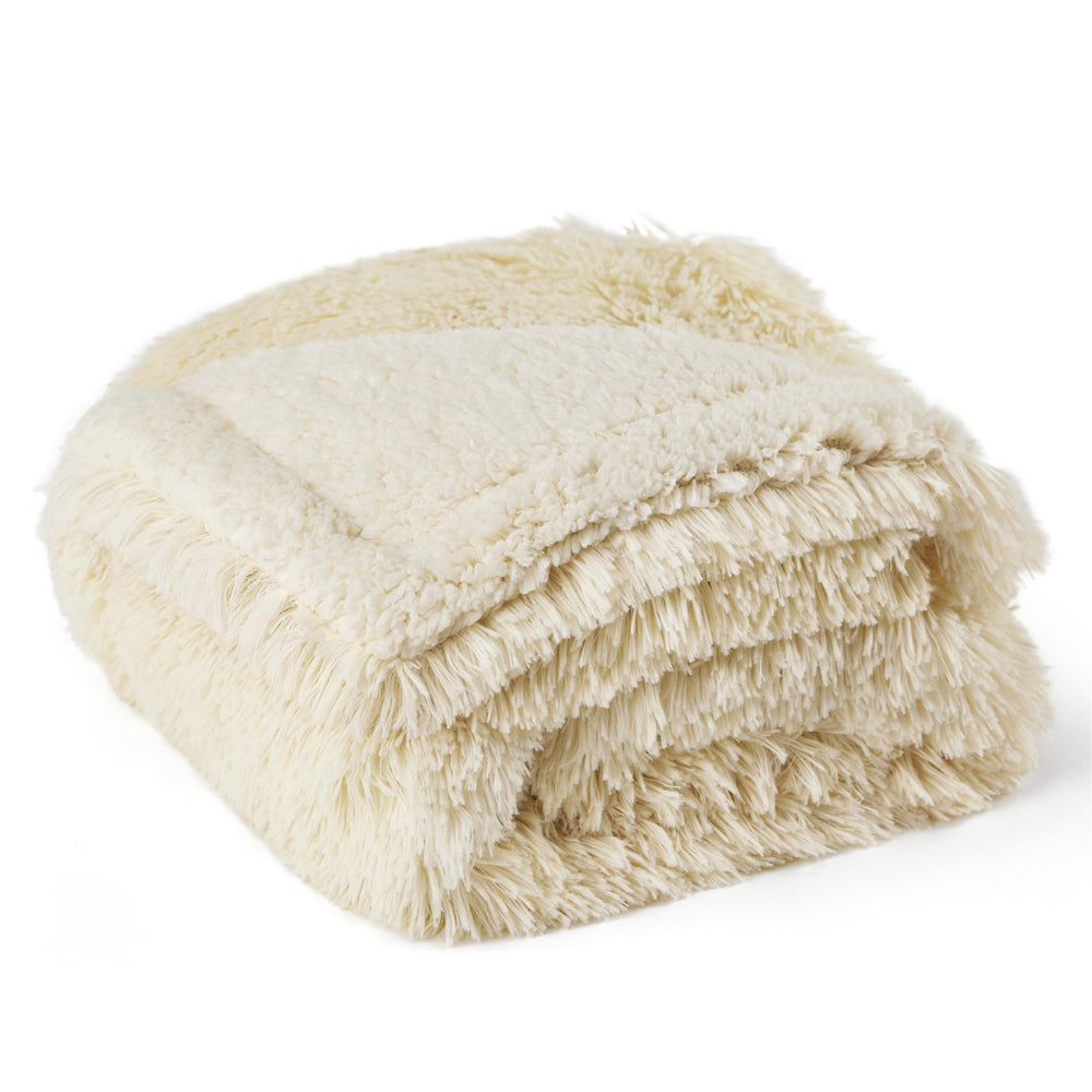 Bedsure easy-clean dog blanket cream is machine washable and quick to dry.
